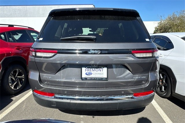 2023 Jeep Grand Cherokee Laredo photo 3