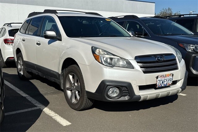 2014 Subaru Outback 3.6R Limited photo 2