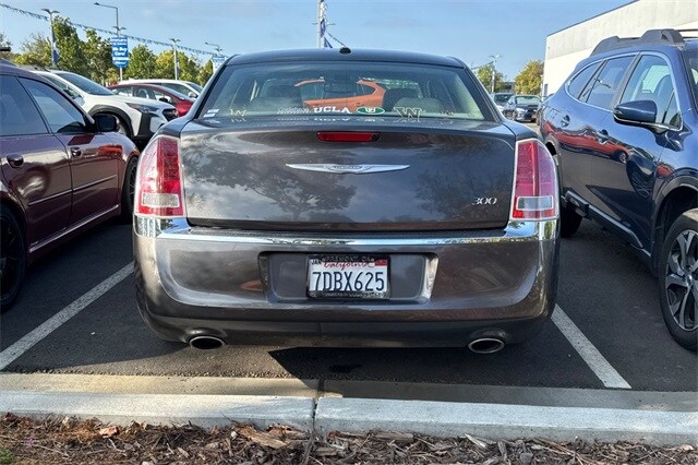 2014 Chrysler 300 Base photo 4