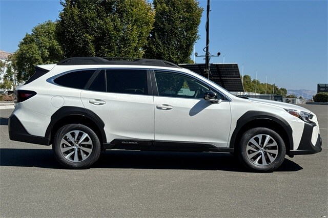 2025 Subaru Outback Premium photo 3