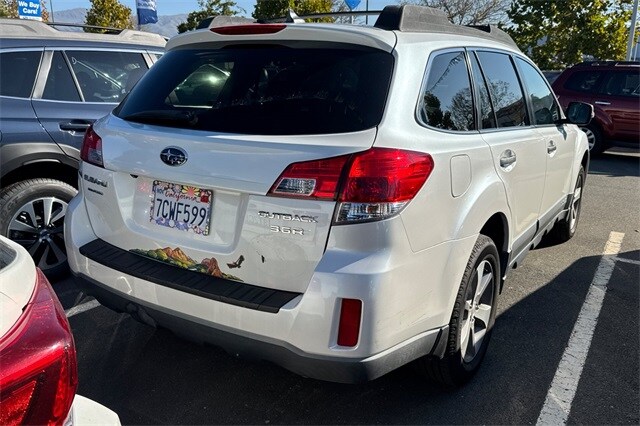 2014 Subaru Outback 3.6R Limited photo 3