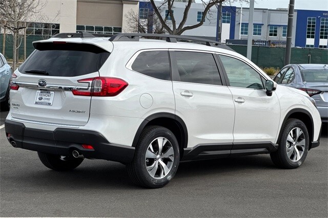 2025 Subaru Ascent Premium photo 3