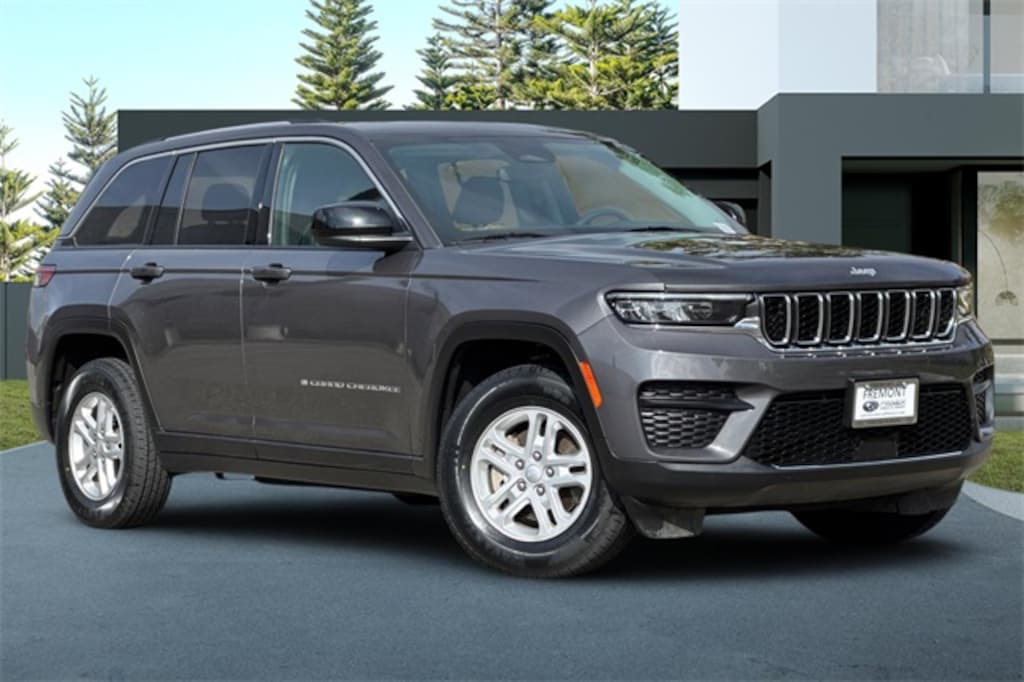 Used 2023 Jeep Grand Cherokee Laredo SUV