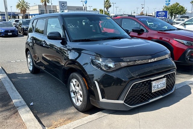 2023 Kia Soul LX photo 2