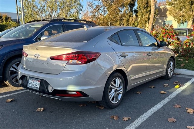 2020 Hyundai Elantra SEL photo 2