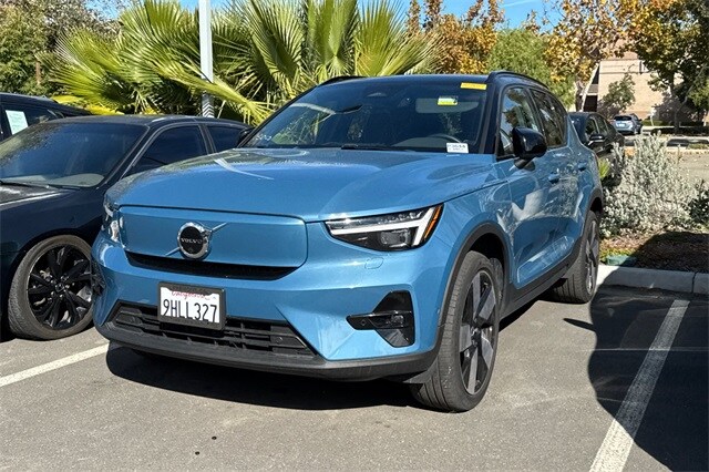 2023 Volvo XC40 Recharge photo 2