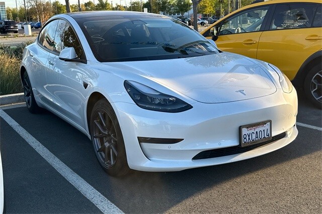2021 Tesla Model 3 Standard Range Plus photo 2