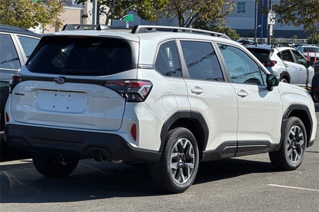 2025 Subaru Forester Premium photo 2