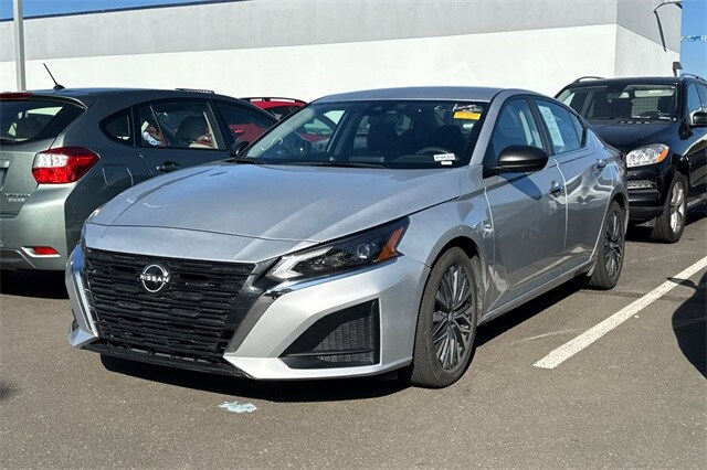 2024 Nissan Altima 2.5 SV photo 2