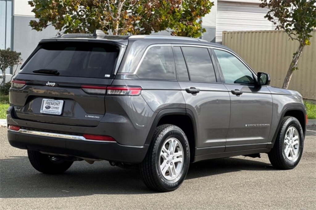 Used 2023 Jeep Grand Cherokee Laredo SUV