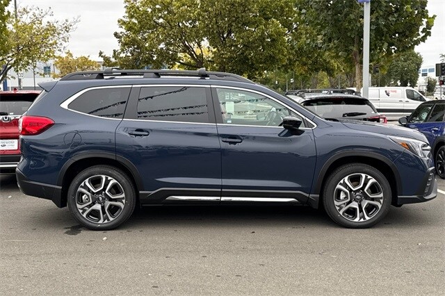 2025 Subaru Ascent Limited photo 3