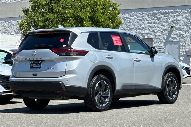 2024 Nissan Rogue SV photo 4