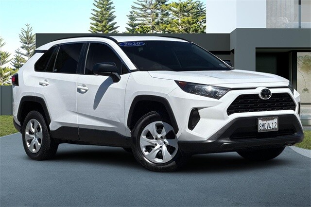 2020 Toyota RAV4 LE photo 2