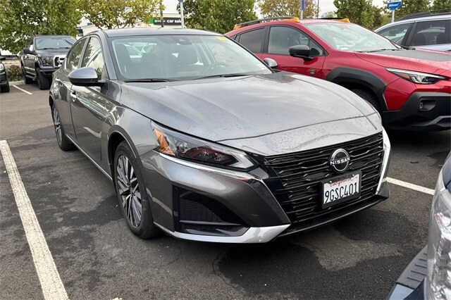 2023 Nissan Altima 2.5 SV photo 2