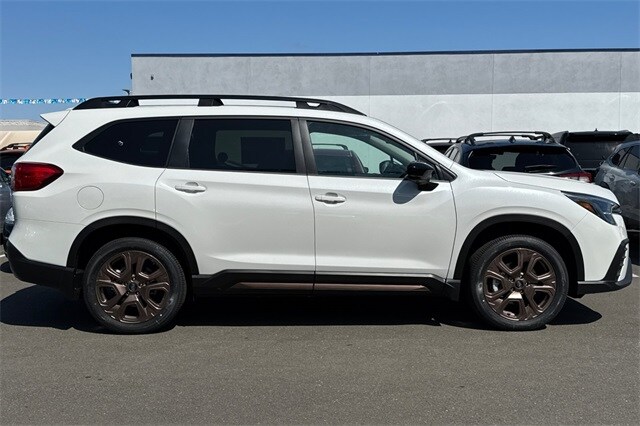 2025 Subaru Ascent Limited photo 3