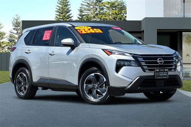 2024 Nissan Rogue SV photo 2