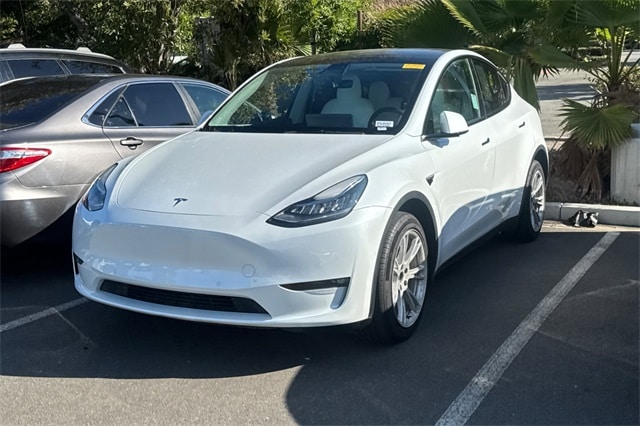 Used 2022 Tesla Model Y Long Range with VIN 7SAYGAEE7NF493177 for sale in Kansas City