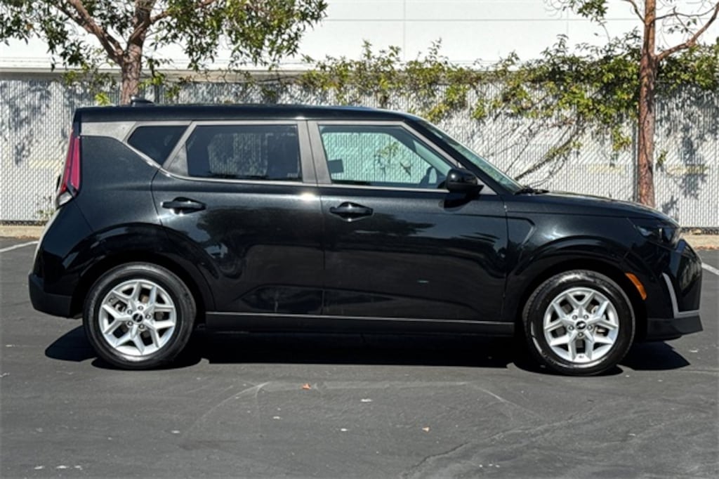 Used 2023 Kia Soul LX Hatchback