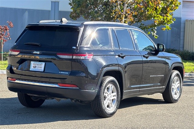 2023 Jeep Grand Cherokee Laredo photo 4