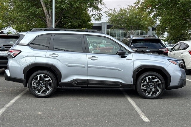 2025 Subaru Forester Limited photo 3