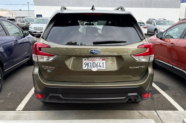 2024 Subaru Forester Premium Base photo 2