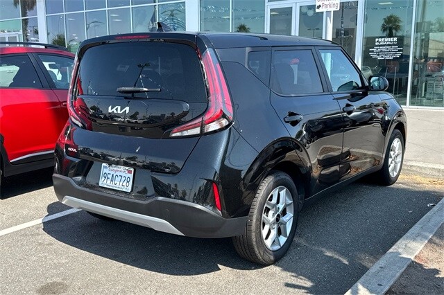 2023 Kia Soul LX photo 3