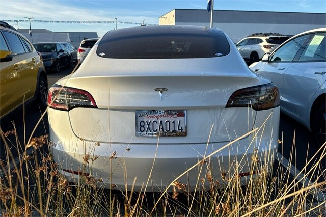 2021 Tesla Model 3 Standard Range Plus photo 4