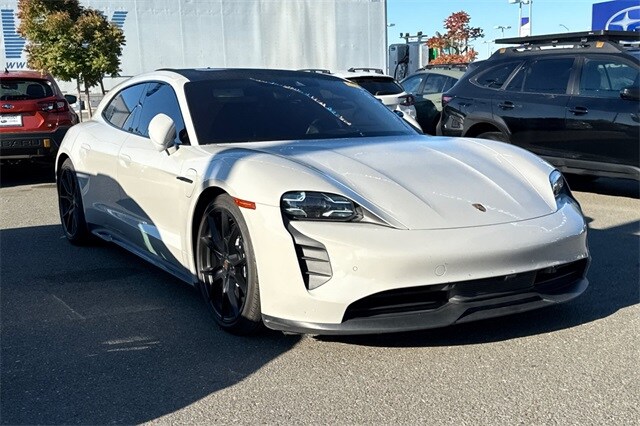 2022 Porsche Taycan GTS Sport Turismo photo 2