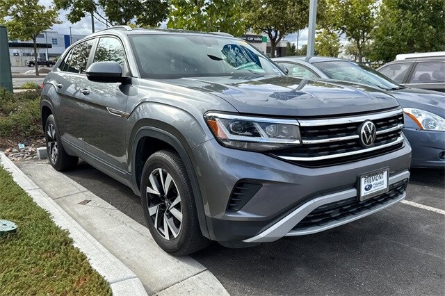2022 Volkswagen Atlas Cross Sport SE photo 2