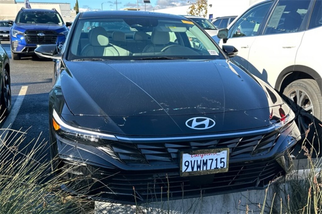 Used 2025 Hyundai Elantra Limited Sedan