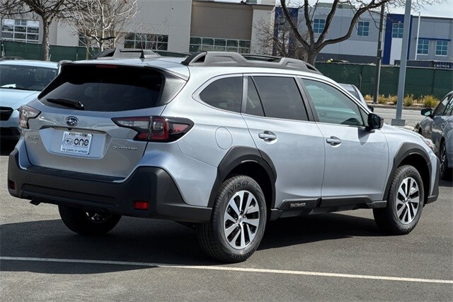 2025 Subaru Outback Premium photo 4