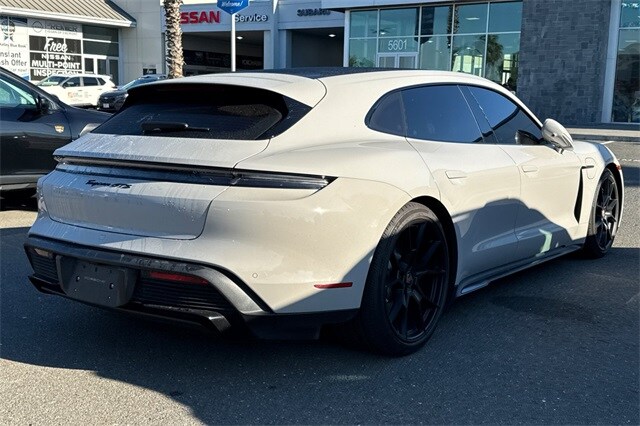 2022 Porsche Taycan GTS Sport Turismo photo 3