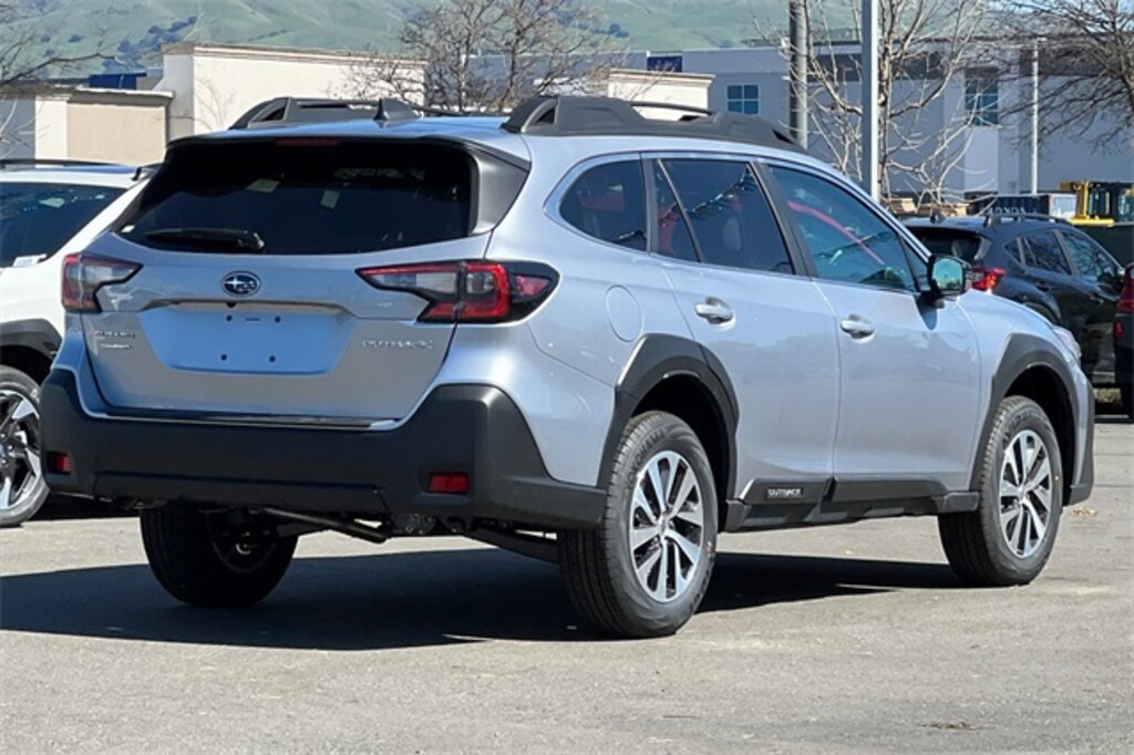 Used 2025 Subaru Outback Premium SUV