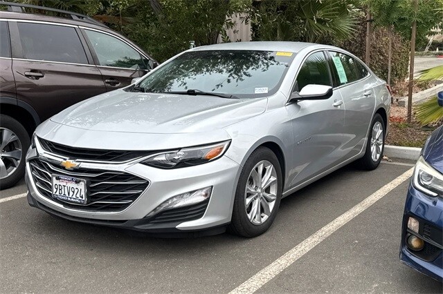 2022 Chevrolet Malibu 1LT photo 2