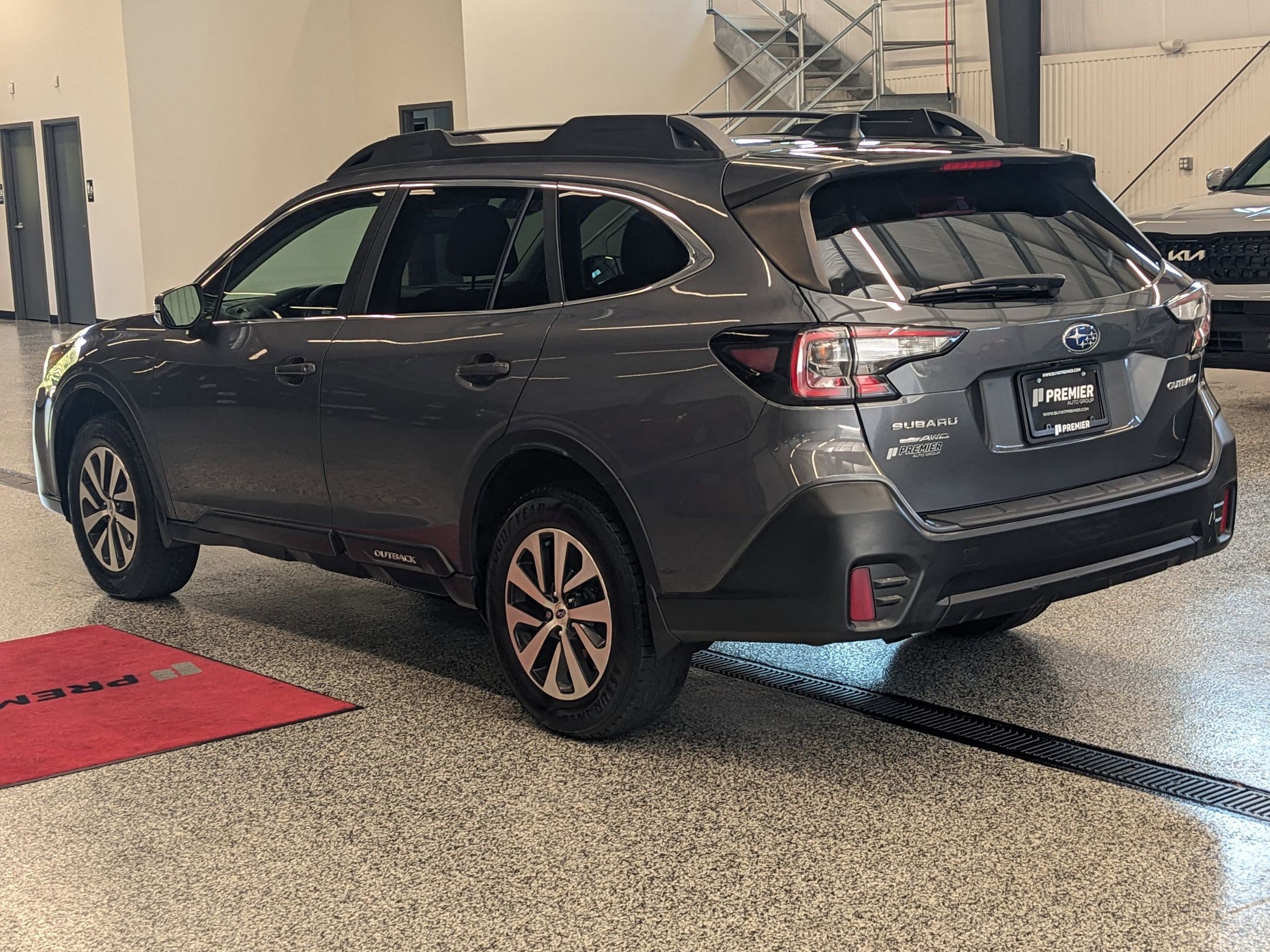 2020 Subaru Outback Premium photo 2