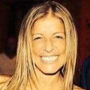 Staff member Laurie Anne from ID_89ebce