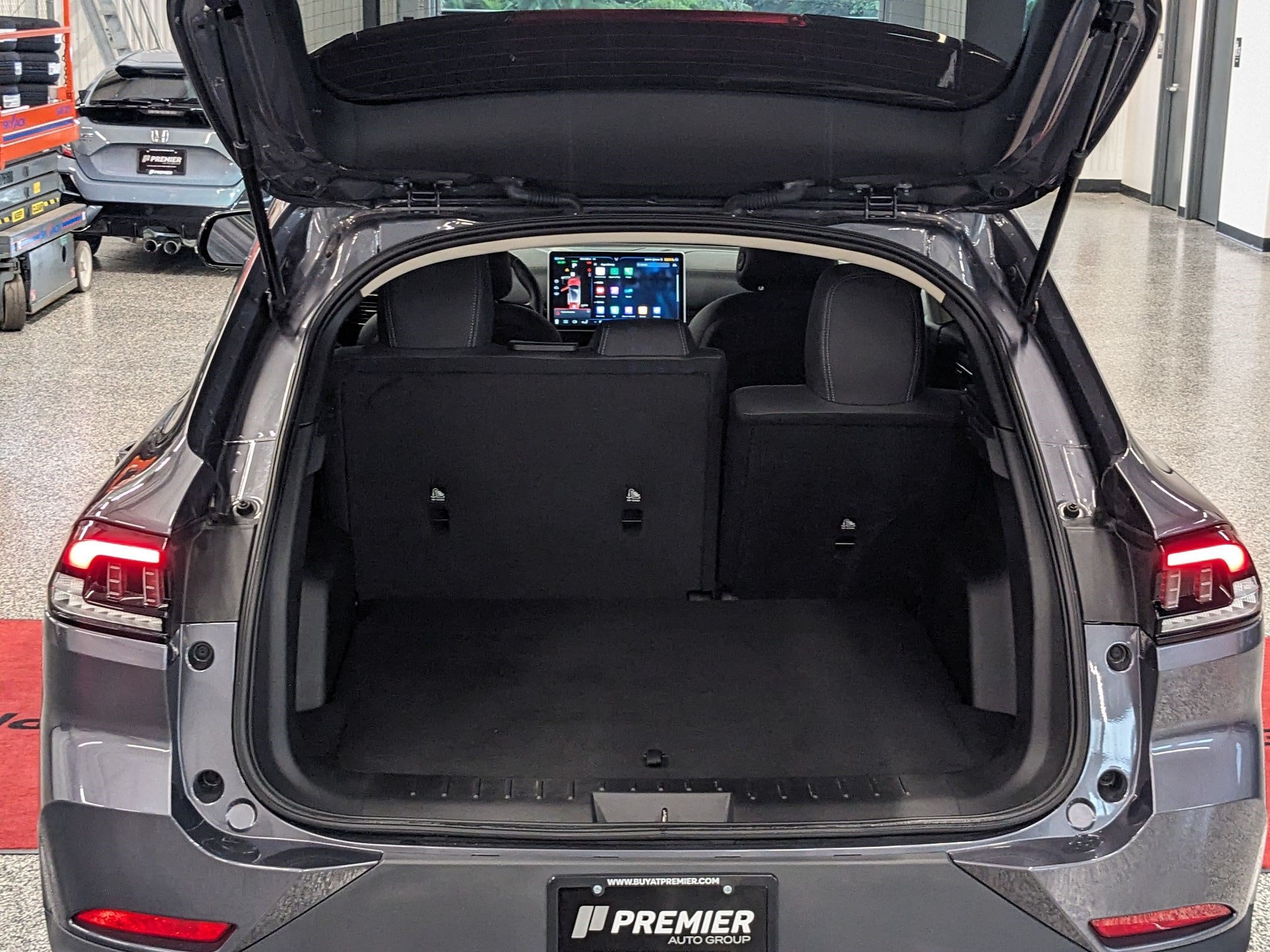 2023 VinFast VF 8 ECO - Photo 23