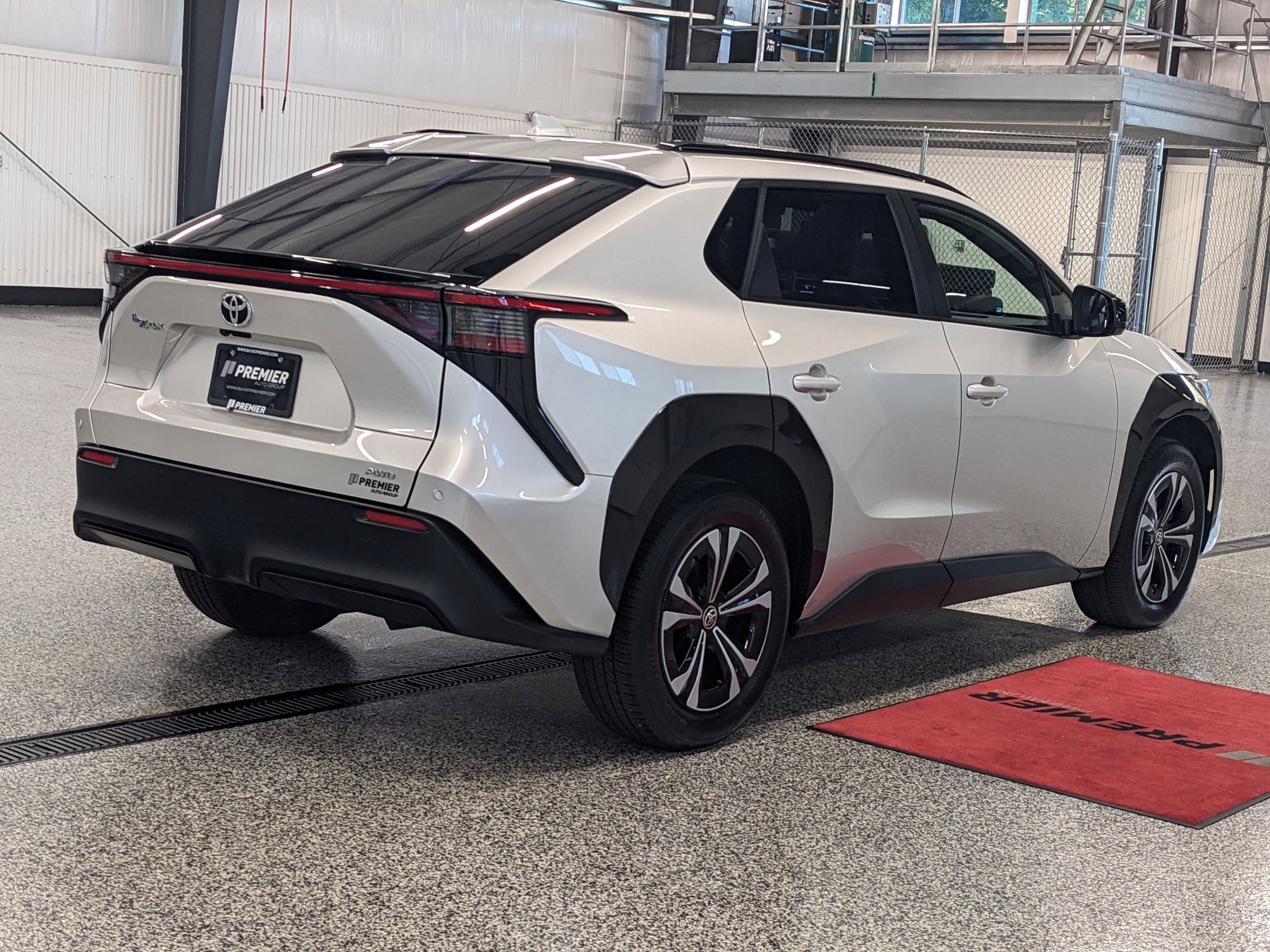 2023 Toyota bZ4X XLE photo 3