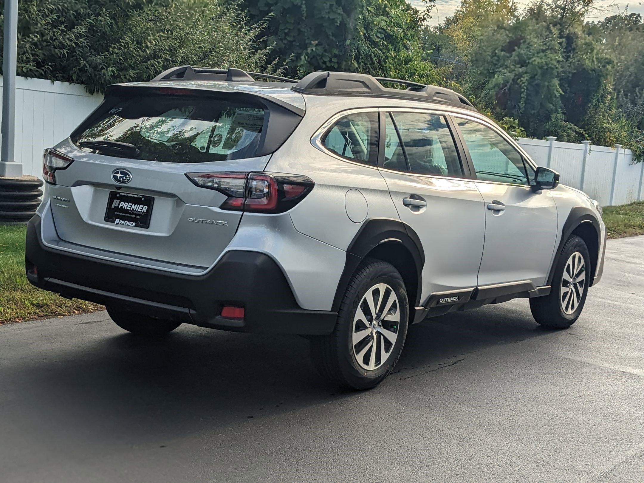 2025 Subaru Outback Base photo 3