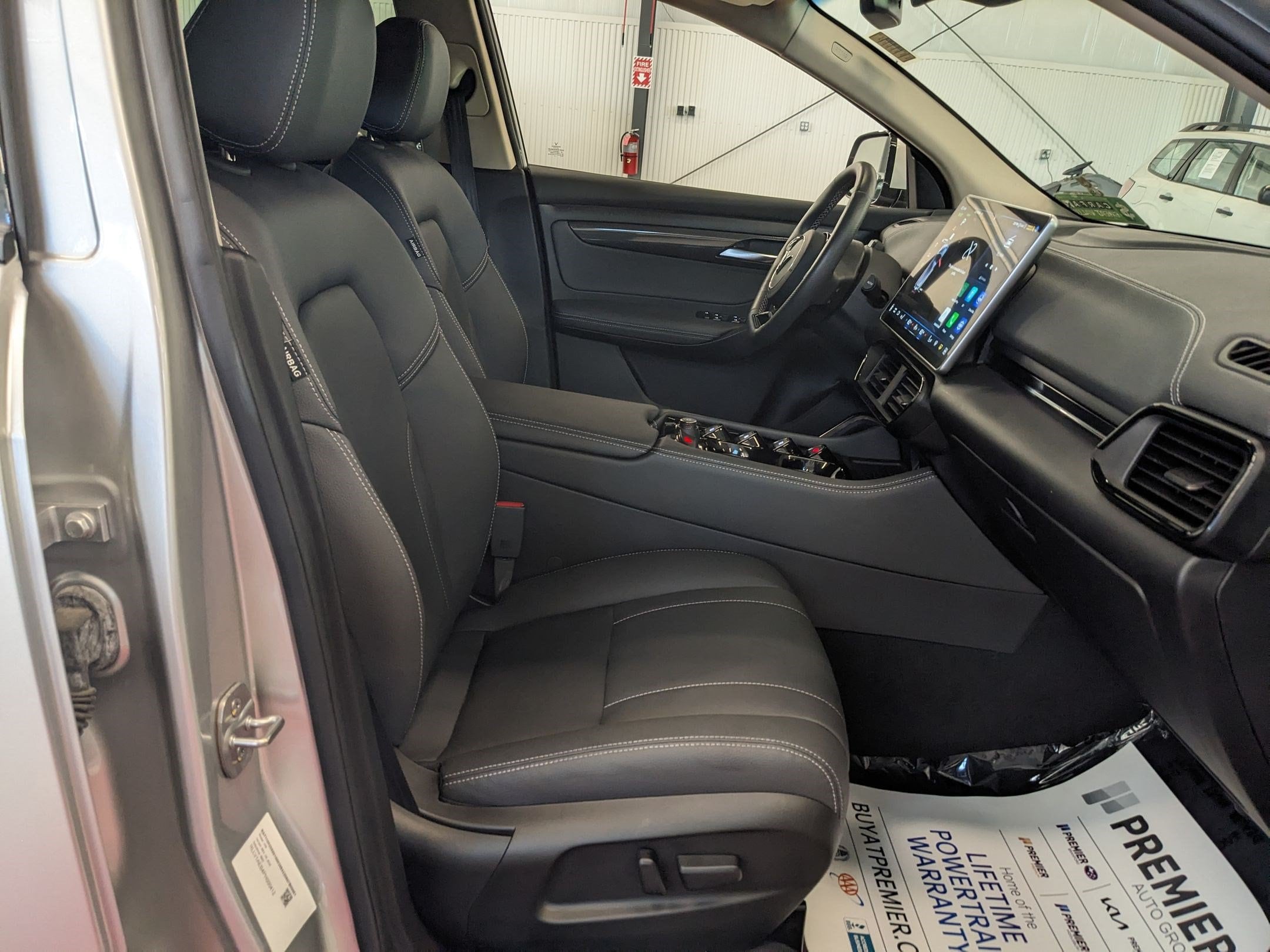 2023 VinFast VF 8 ECO - Photo 28