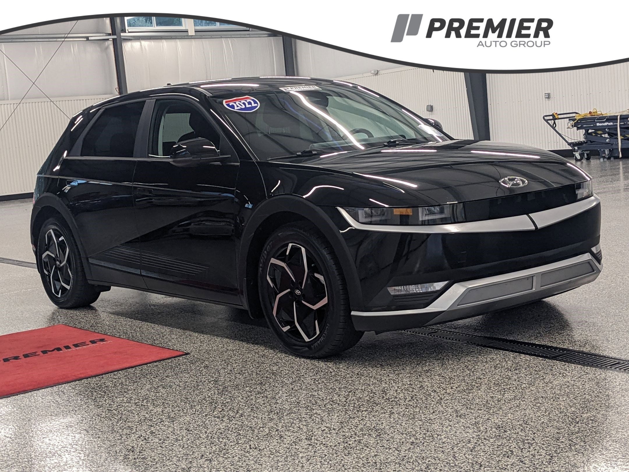 2022 Hyundai IONIQ 5 SE's photo