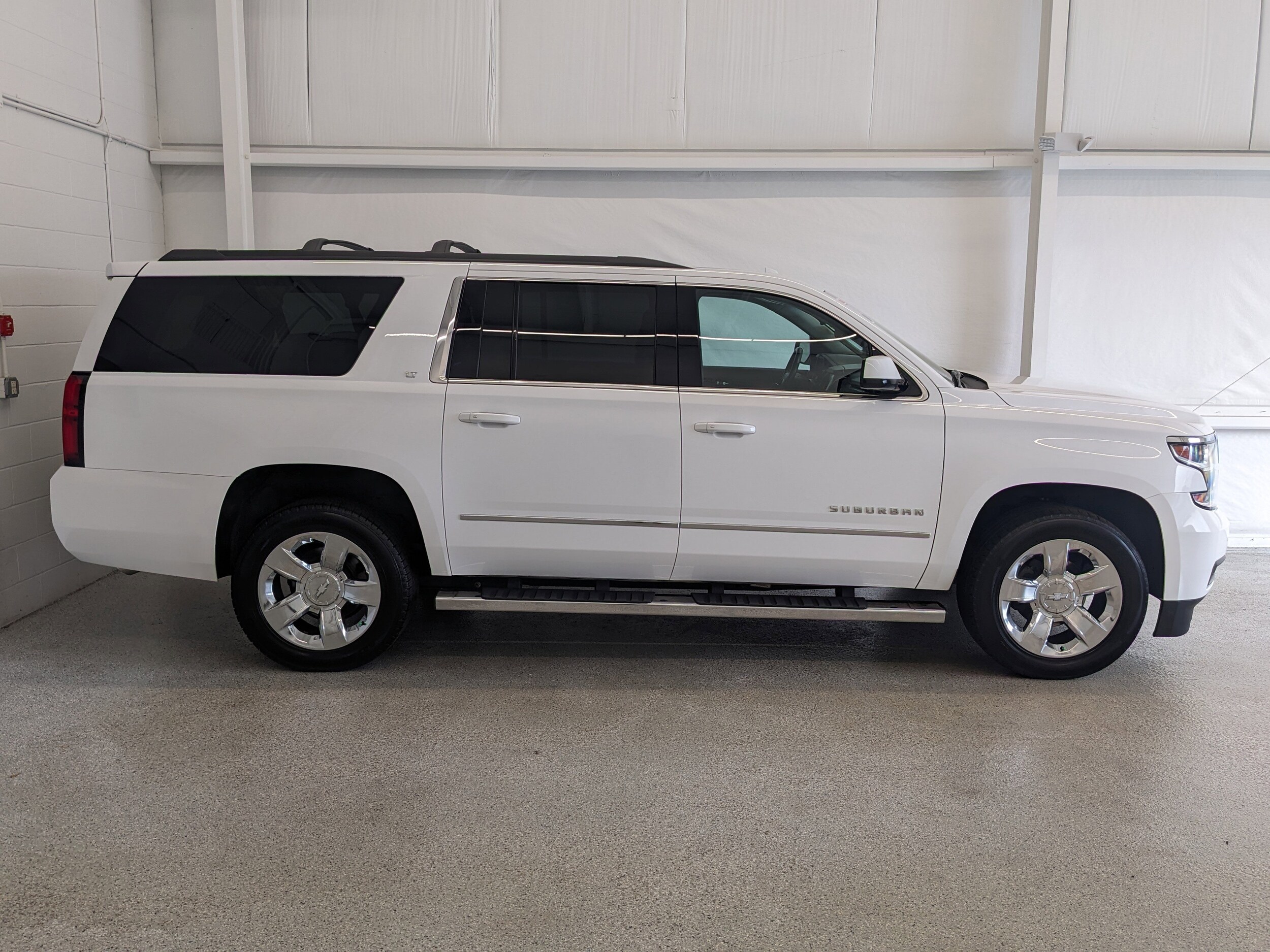 Used 2018 Chevrolet Suburban LT with VIN 1GNSKHKCXJR382955 for sale in Branford, CT