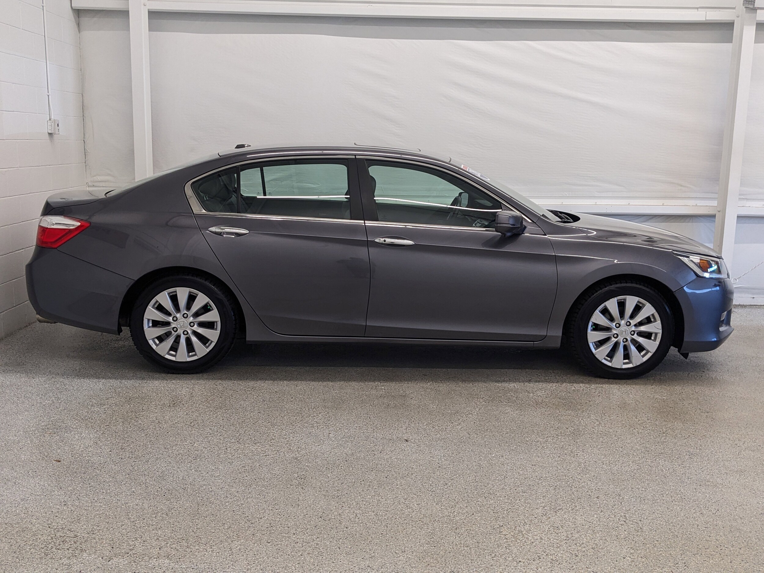 Used 2013 Honda Accord EX-L with VIN 1HGCR2F88DA005282 for sale in Branford, CT