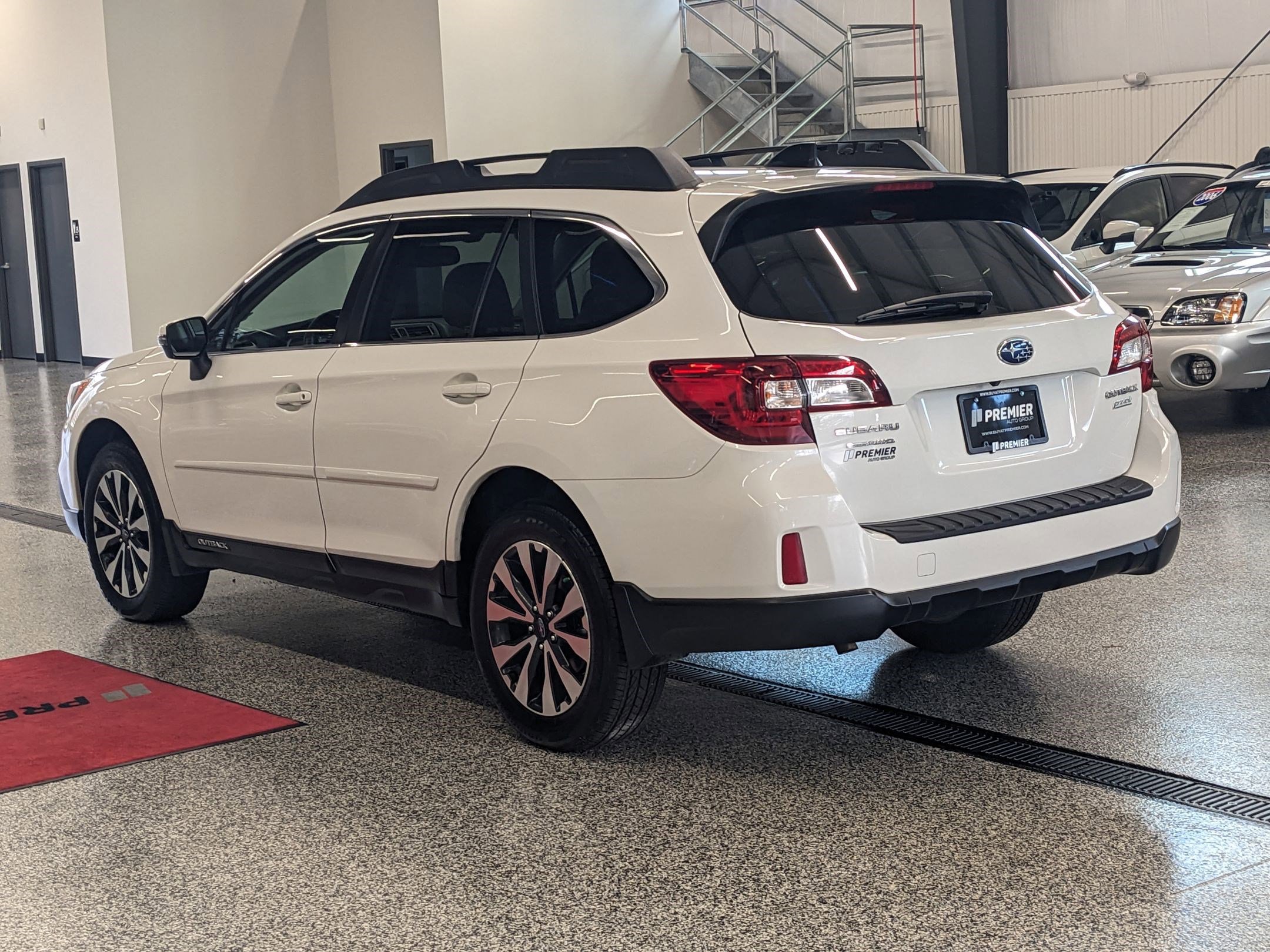 2016 Subaru Outback Limited photo 3