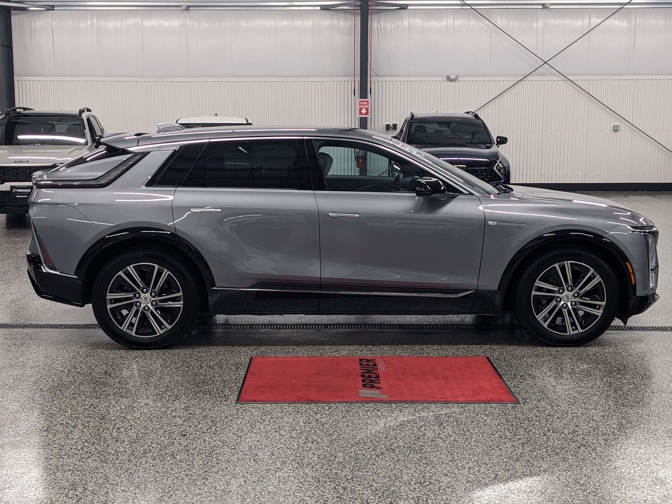 2024 Cadillac Lyriq Luxury photo 2