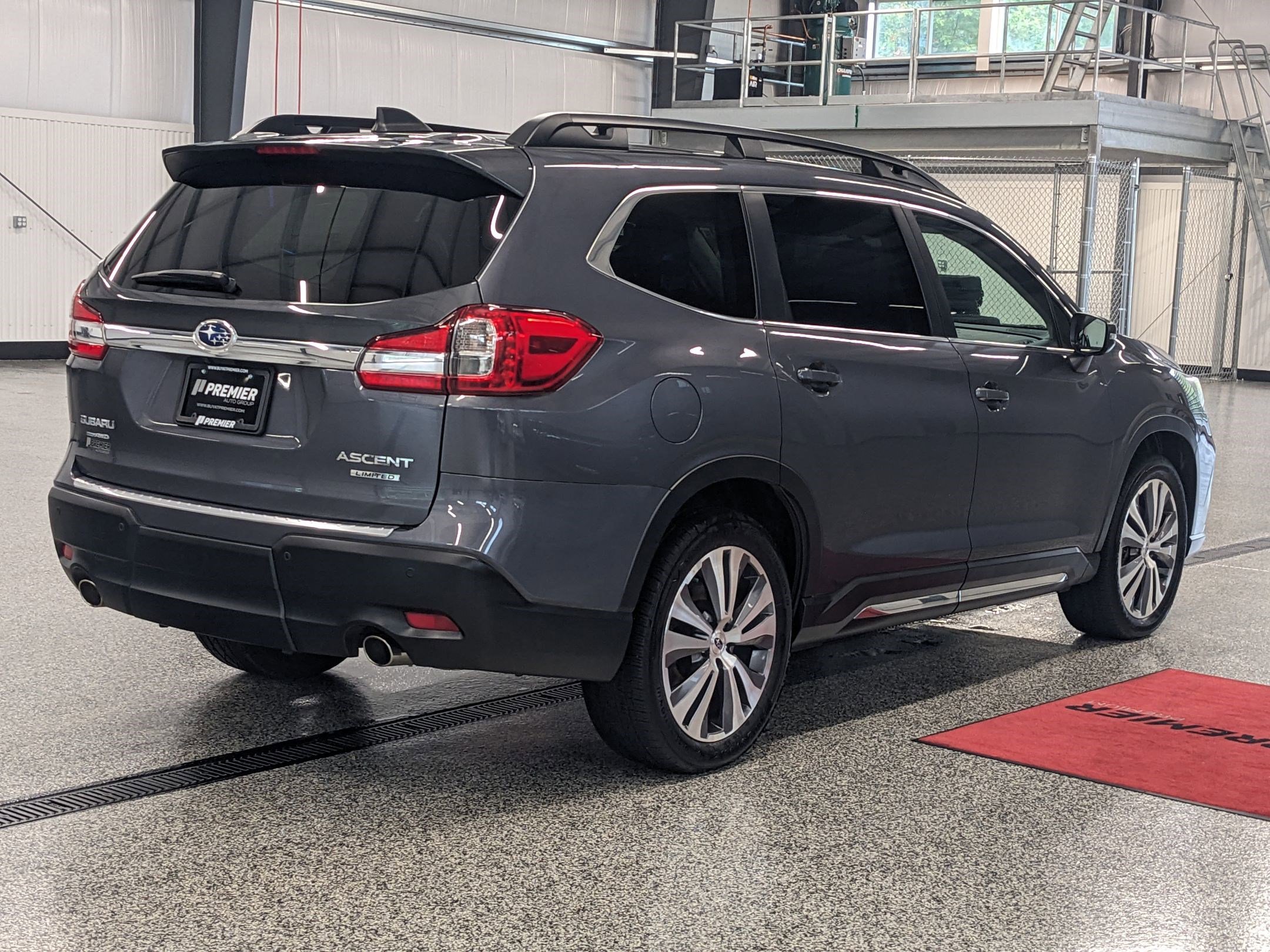 2022 Subaru Ascent Limited photo 3