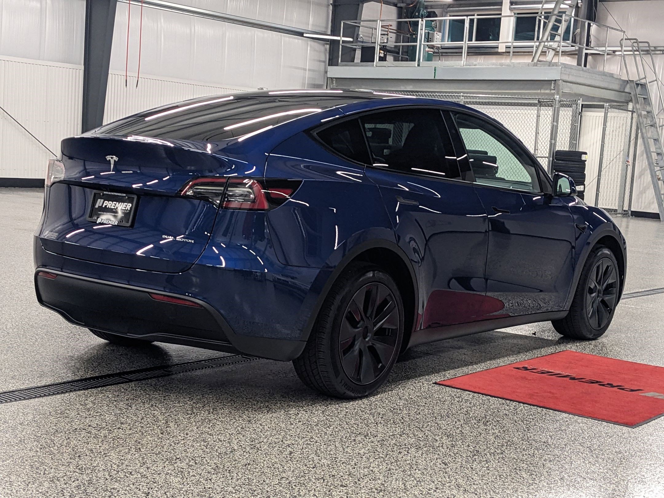 2025 Tesla Model Y Long Range photo 3