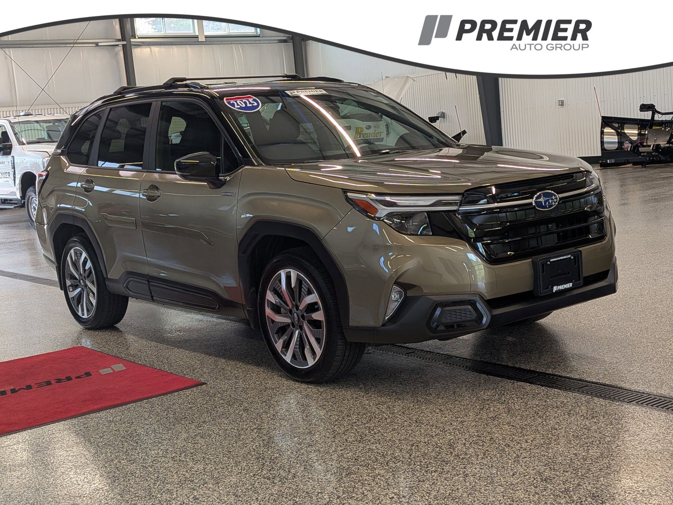 2025 Subaru Forester Touring Hybrid's photo