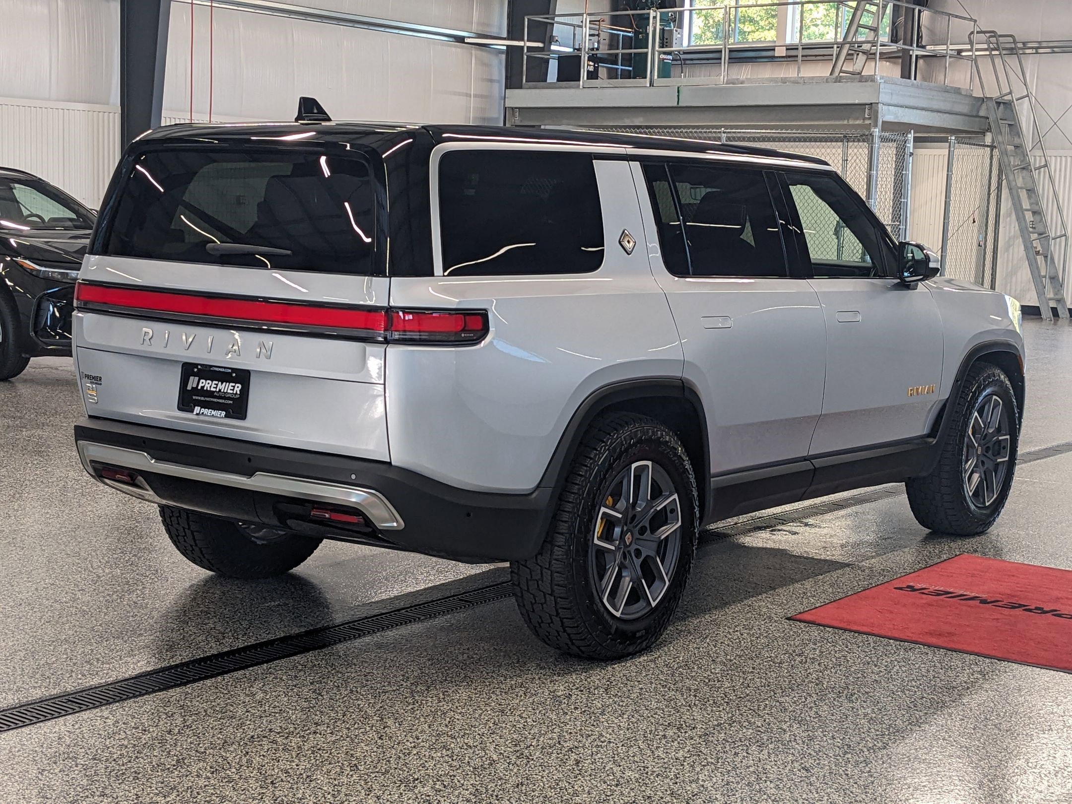 2022 Rivian R1S Launch Edition photo 2