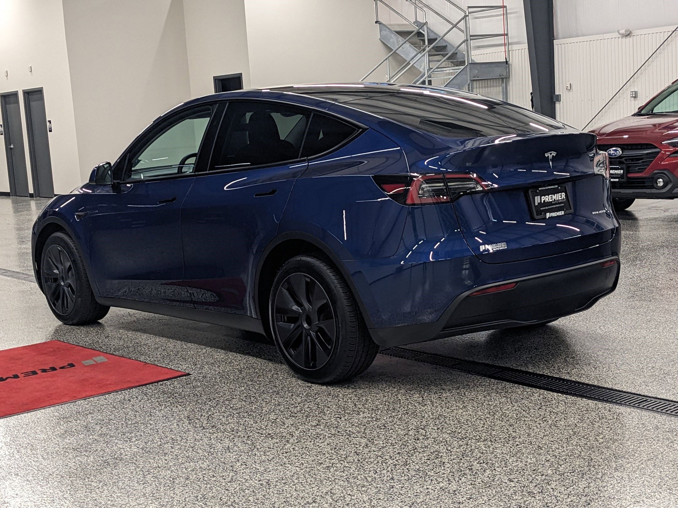 2025 Tesla Model Y Long Range photo 4